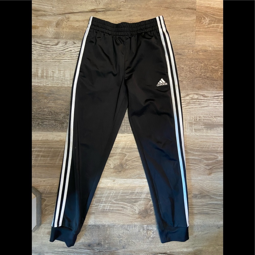 Adidas youth medium